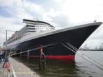 QUEEN MARY 2 am 5.8.2011 in Hamburg am Kreuzfahrtterminal Hafencity

 ...