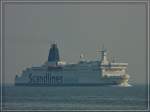 Bei tr�ben nebeligen Wetter fuhr diese F�hre der Firma SCANDLINES ...