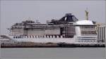 Ein gro�er Neubau entseht im Trockendock der Werft Chantiers de ...