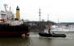 Der L�becker Schlepper CLAUS IMO 9408645 bei seiner T�tigkeit auf ...