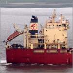 Die Schornsteinmarke der Fednav Group besteht aus einem unterbrochenen F mit stilisiertem Ahornblatt im Kreis und ist in roter Farbe gehalten. Gesehen an der FEDERAL MAAS (IMO 9229972) am 11.06.2011 auf der Weser H�he Bremerhaven.