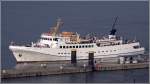 Die 1970 gebaute FAIR LADY (IMO 7016474) hat am Morgen des 03.09.2011 von der Seeb�derkaje in Bremerhaven abgelegt, um Touristen nach Helgoland zu bringen. Sie ist 68 m lang, 10 m breit, hat eine GT von 935, eine DWT von 165 und kann max. 800 Passagi ...