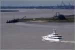 Die LADY SHERIDAN am 18.09.2011 Weser aufw�rts fahrend kurz vor ...
