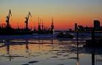 Frostige Abendstimmung an und auf der Hamburger Elbe, 3.2.2012  ...