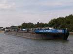 Die Julius R�tgers gleitet aus der Schleuse Oberhausen-Lirich. Das Schiff ...
