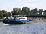 Die Julius R�tgers gleitet aus der Schleuse Oberhausen-Lirich. Das Schiff ...