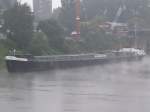 Die niederl�ndische Cazador liegt hier im Ruhrorter Hafen. Wie man ...