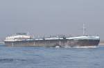 Dieses Schiff der Ventrans bef�hrt in H�he Walsum den Rhein. ...