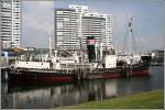 Der Walfangdampfer RAU IX liegt seit 1970 im Museumshafen des ...
