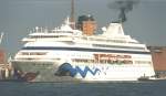 Das Kreuzfahrtschiff Aida liegt am 10.06.1996 im Hamburger Hafen, an ...