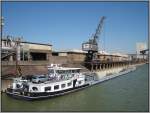 Rundfahrt durch den Duisburger Hafen am 05.05.2008: Der belgische Frachter ...