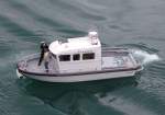 Boot Friaren sorgt im Geirangerfjord f�r Ordnung und weist den ...