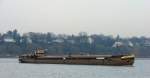 Frachtschiffe Hamburg, 1.12.08 - Binnenfrachter LUCKAU l�uft in den K�hlfleethafen ein.