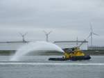 sonstige Beh�rdenfahrzeuge rpa 14 ,K�stenwache,ist 30 m lang 8 m breit, beim L�schkanonentest am Europoort,Rotterdam.10.11.2008