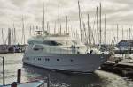 Yachten Motoryacht im Hafen von Hals in D�nemark Juli 2007