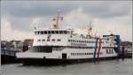 Passagier- und RoRo-Frachtschiffe (F�hren) Die 1988 gebaute SCHLESWIG-HOLSTEIN (IMO 8800975) liegt am 27.08.2007 am Anleger in Wyk auf F�hr. Sie ist 67,87 m lang, 12,80 m breit und kann bis zu 977 Passagiere transportieren. Eigner ist die Wyker Dampfschiff-Reederei.