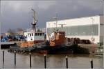 Bremerhaven Die beiden Schlepper ST�R I und HANSA der bremenports haben im Hauptkanal in Bremerhaven festgemacht. 08.03.2009