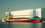 Containerschiffe Olga Maersk im Sommer 2003 an der Ausr�stungspier der Volkswerft Stralsund.