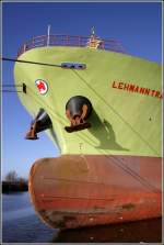 St�ckgut- und Mehrzweckfrachter Der Bug der LEHMANN TRADER (IMO 9396529). Aus dieser seitlichen Sicht ist der Wulstbug gut zu erkennen.