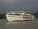 Kreuzfahrtschiffe Kabinenschiff DNJEPR auf der Donau in Krems talfahrend