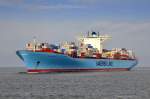Das Containerschiff  Emma Maersk  am 11.09.2011 auf der Auenweser einlaufend Bremerhaven.
L: 398 m / B: 56m / Tg. 14 - 16,5m / 11 000 TEU / Geschwindigkeit: 25 - 27 kn / Baujahr: 2006 / Crew: 13 / IMO 9321483 / Das grte Containerschiff der Welt - Ein beeindruckender Anblick!
