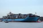 Die nach Hamburg einlaufende Maersk Taikung IMO-Nummer:9334662 Flagge:Singapur Lnge:332.0m Breite:43.0m Baujahr:2007 Bauwerft:Daewoo Shipbuilding&Marine Engineering,Geoje Sdkorea aufgenommen am Rschpark Finkenwerder am 26.11.12