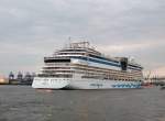 MS AIDALUNA den Hamburger Hafen verlassend am 23.06.12