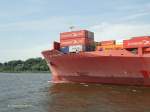 CAP HAMILTON (IMO 9439498) am 24.7.2013, Hamburg auslaufend, Foto von Bord einer HADAG-Fhre /  ex CPO BOSTON /   Containerschiff / BRZ 41.358 t / La 262,05 m, B 32,25 m, Tg 12,5 m / 1 Diesel, 