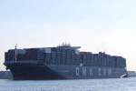 Der Containerriese CMA CGM Christophe Colomb IMO-Nummer:9453559 	Flagge:Frankreich Lnge:365.0m Breite:52.0m Baujahr:2009 Bauwerft:Daewoo Shipbuilding&Marine Engineering,Geoje Sdkorea am 13.07.10
