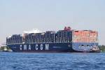 Der grte Containerriese der Hamburg bis jetzt besucht hat die CMA CGM Christophe Colomb vor Teufelsbrck am 13.07.10