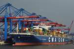 CMA CGM Laperouse, ein Containerschiff, Heimathafen Marseille, im Containerhafen Hamburg am 09.05. 2013 beim Lschen der Ladung beobachtet. Technische Daten: in Dienst gestellt 2009, L. 365,50m, B. 51,20m, T. 15,50m, Kn. 25, Container: 13830 Teu, IMO: 9454412.

