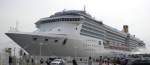 Das 292 m lange Kreuzfahrtschiff  Costa Atlantica  am 13.08.10 an Pier 8 des Warnemnder Cruise Centers.