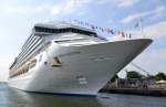 Die 272 Meter lange  Costa Fortuna  der Costa Cruises an Pier 7 des Warnemnder Cruise Centers. 28.07.12