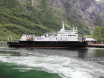 Am 01. Juli 2016 liegt im Hafen von Kaupanger in Norwegen die Fähre  Fanaraaken .