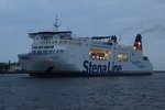 Stena Line Fhre Skane auf dem Weg von Trelleborg nach Rostock berseehafen beim Einflaufen im Hafen von Warnemnde am 14.05.2016 um 04:58 Uhr  