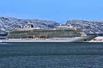 Das Kreuzfahrtschiff Viking Jupiter liegt im Hafen von Alta (Norwegen) am 22. Februar 2024.
