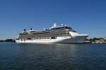 Die 314 Meter lange  Celebrity Eclipse  der Celebrity Cruises liegt hier an Pier 8 des Warnemnder Cruise Centers.