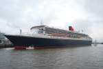Die Knigin von Hamburg die Queen Mary 2 am 08.05.10 beim 821 Hafengeburtstag festgemacht am Cruise Center.