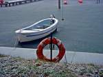 kleiner Angelkahn  der Pommeraner  friert sich einen ab im Anglerhafen in Stralsund am 29.12.09