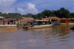 Ein Motorboot fr Besichtigungsfahrten auf dem Tonle-Sap-See, dem grten See Sdostasien in Kambodscha, ca.