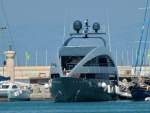 Megajacht am 06.10.2011 im Hafen von Rhodos. Irgenwie erinnert mich das Schiff an einen James Bond Film.