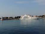 MUSTIQUE(IMO:9332444;L=54; B=10mtr; Bj.2005;1650PS; Hchstgeschw.15,5kn) bietet max. 12Passagieren Platz; und wartet im Hafen von Zadar auf die nchste Ausfahrt; 130421