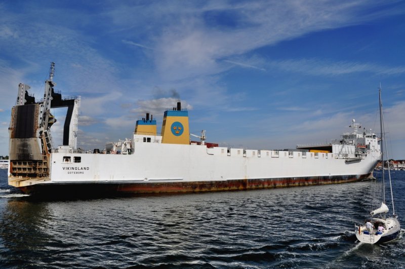  Vikingland  Ro-Ro Frachtschiff  Lg. 190m - Br. 26m am 01.06.09 in 
Travemnde gesehen. Heimathafen Gteborg