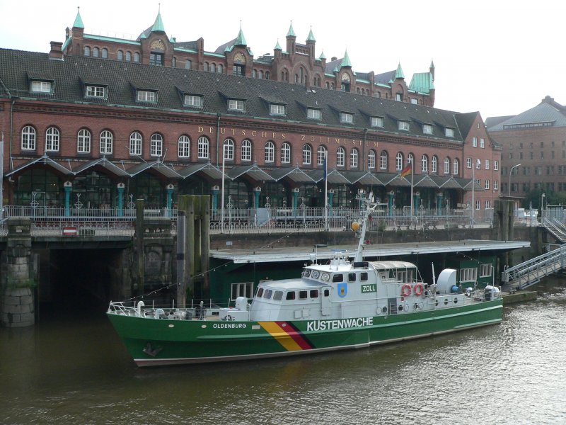 Zollschiff  Oldenburg  vor dem Zollmuseum in Hamburg am 2.9.2007