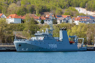 Messboot Y898 KALKGRUND im Sassnitzer Hafen.