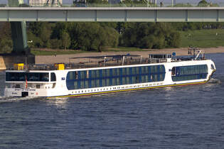 MS SPIRIT OF THE RHINE auf dem Rhein in Kln am 25.04.2025