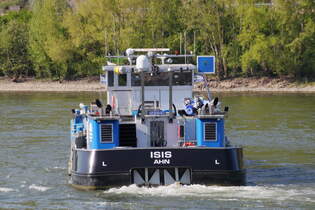 Heckansicht des Schubbootes ISIS (ENI: 02326469), gemeldet in Ahn/Lux, Baujahr 2004.