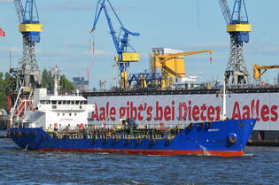 Die MERSEY IMO-Nummer:9170420 Flagge:Lettland Lnge:91.0m Breite:16.0m Baujahr:1998 im Hamburger Hafen aufgenommen am 09.05.25