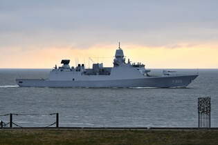 HNLMS EVERTSEN , Militr Schiff , Niederlande , MMSI: 244942000 , 08.04.2025 , Cuxhaven - Alte Liebe , 