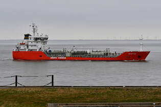 BARTOK , Tanker , IMO 9517458 , Baujahr 2009 , 99 x 14m ,  Cuxhaven - Alte Liebe , 10.04.2025 ,